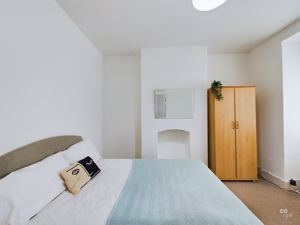 bed 1 - click for photo gallery